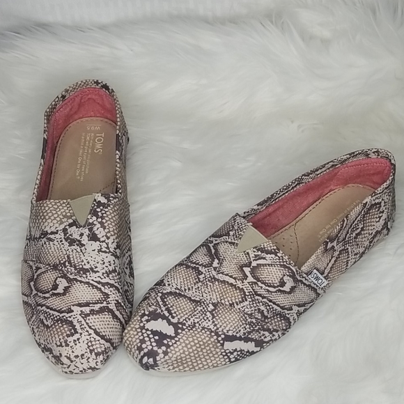 toms snake print